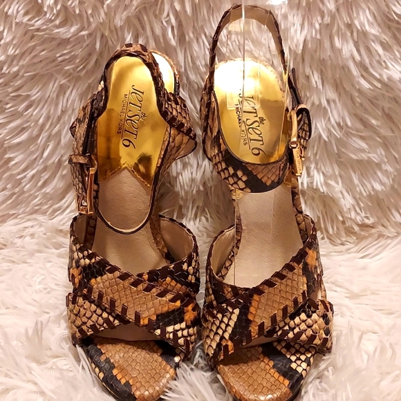 Micheal Kors leather sandals EUC - Picture 2 of 10